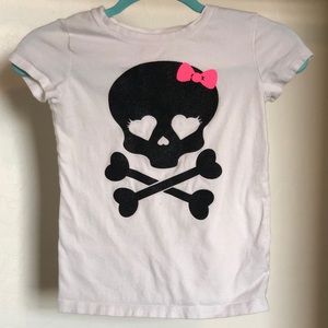 🍍4/$20🍍 Black and white girly scull shirt